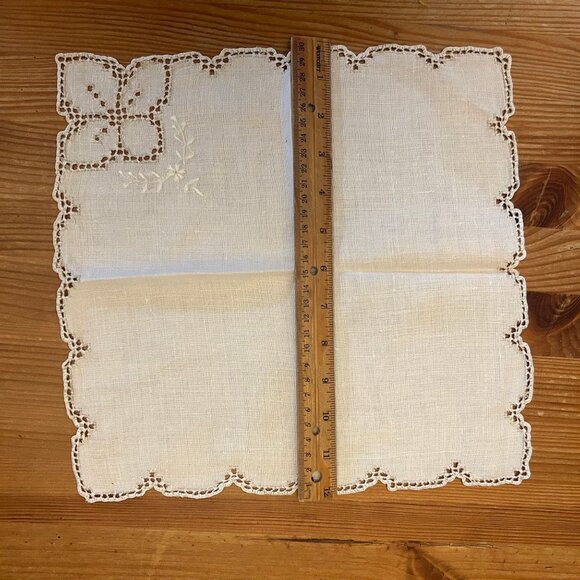 Vintage Linen Cocktail/Dinner Embroidered Open Work Napkin Lace Tatted Edge - Picture 4 of 4